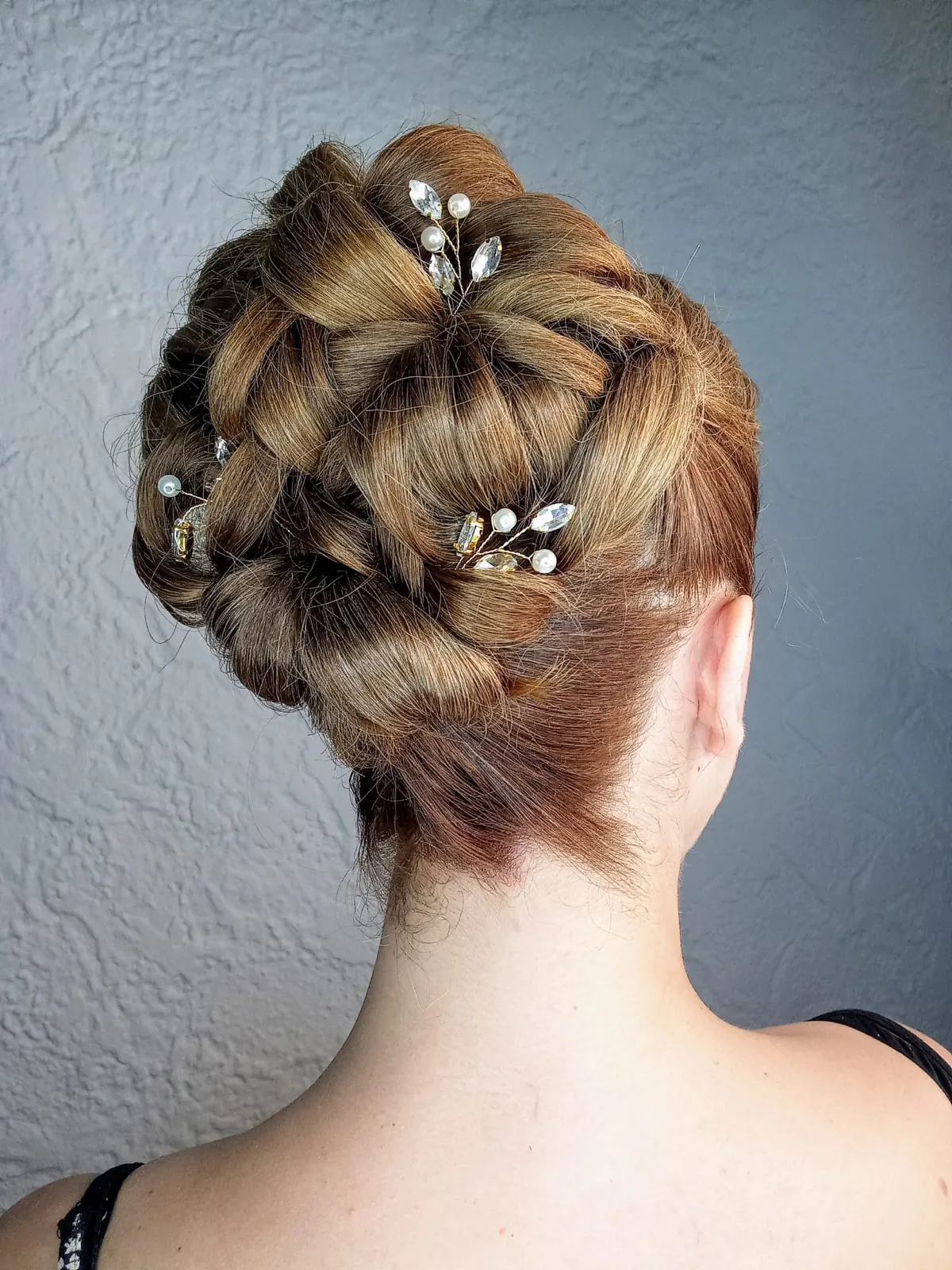 Chignon haut élégant pour événement